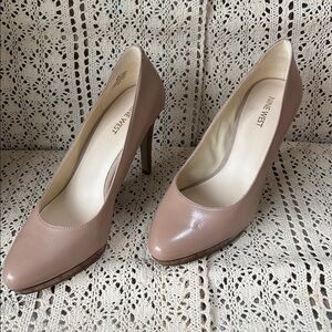 Nine West Platform Pump Leather Upper Stacked Heel Taupe Color Beautie EUC 9